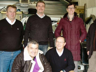  Henri Saint-Michel (2e en haut à gauche) aux côtés de Marie-Anne Bourez, proviseur, de Pierre Cotte, professeur vacataire, et d'autres membres de l'équipe enseignante.  Photo M. B.  