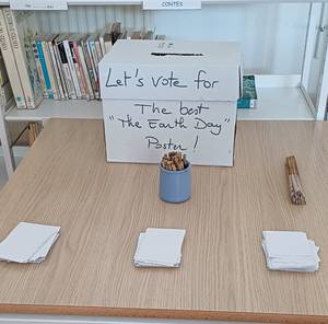 Bureau de vote pour les affiches avec les bulletins de votes